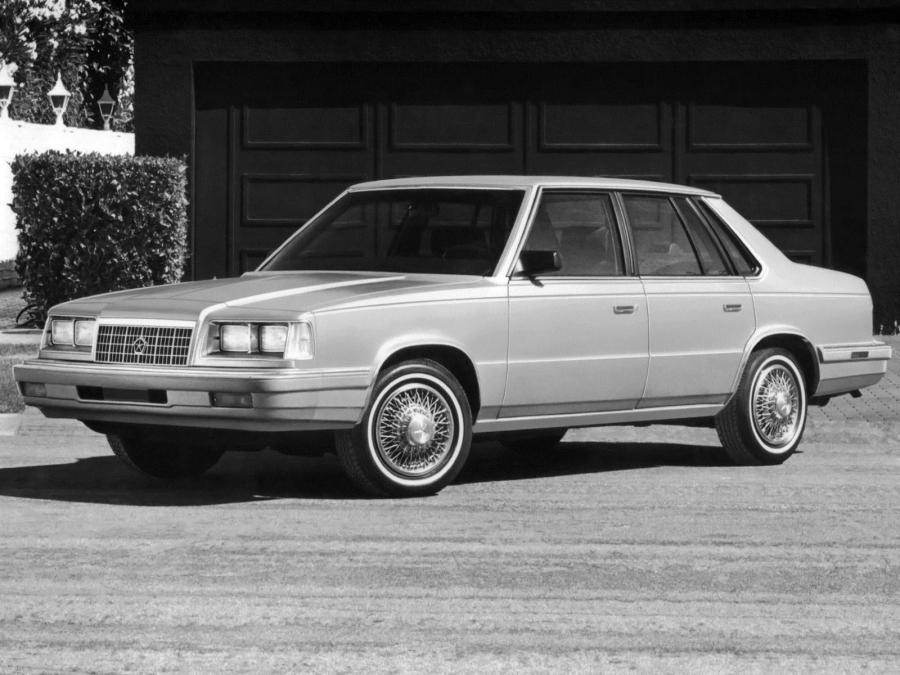  Plymouth Caravelle Sedan 1987 года  (фото 2 из 3)